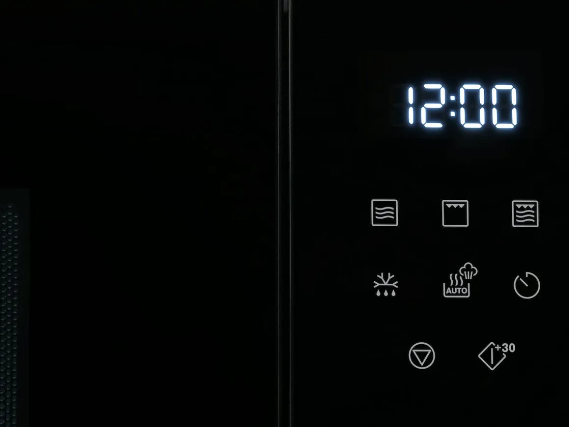 Electrolux EMZ729EMK mikro med grill och ånga