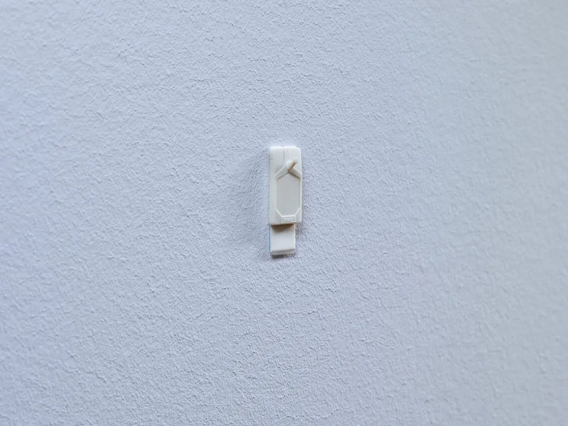 Självhäftande spikar Tesa, 2-pack