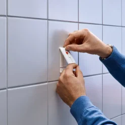 Självhäftande spikar Tesa, vita