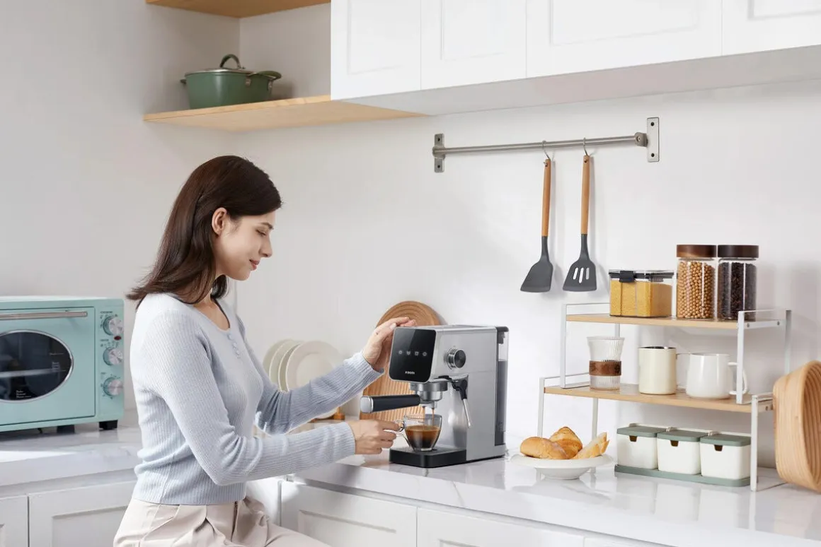 Xiaomi espressomaskin halvautomatisk med mjölkskummare